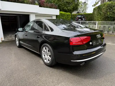 Audi A8 3.0 TDI quattro — Berline prestige diesel, 25 000 km seulement — vista posteriore
