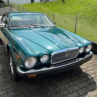 Jaguar XJ6 4.2 Swiss 1981 — Berline de prestige, moteur 4.2L classique — interni