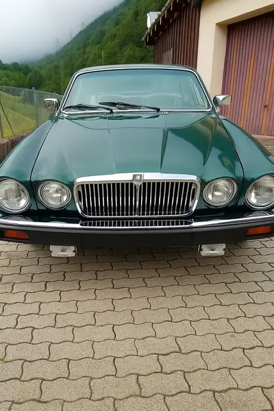 Jaguar XJ6 4.2 Swiss 1981 — Berline de prestige, moteur 4.2L classique — cruscotto