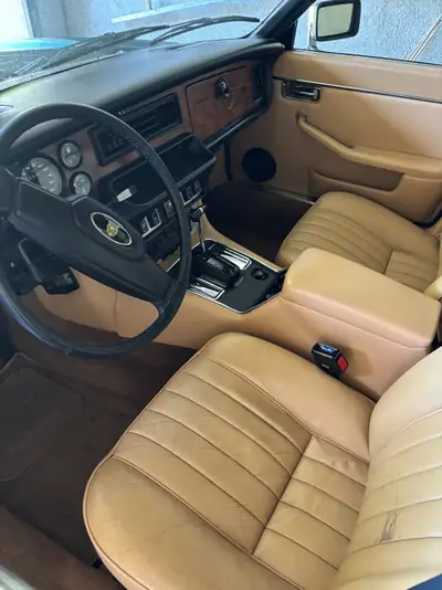 Jaguar XJ6 4.2 Swiss 1981 — Berline de prestige, moteur 4.2L classique — Miniatura 8