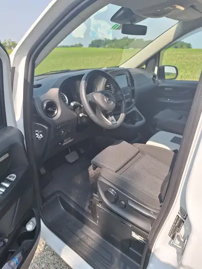 Mercedes-Benz Vito Activity — Monospace diesel automatique, seulement 20'000 km — Miniatura 14