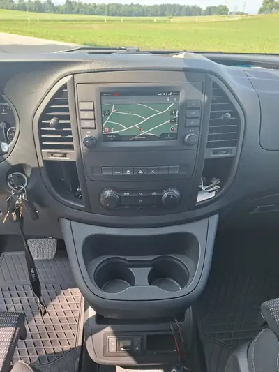Mercedes-Benz Vito Activity — Monospace diesel automatique, seulement 20'000 km — Miniatura 16
