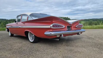 Chevrolet Impala V8 1959 — Légende américaine, véhicule vétéran authentique — côté