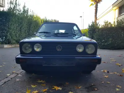 VW Golf Cabriolet 1800 Classic-Line — Décapotable vintage, cuir beige authentique — vue extérieure