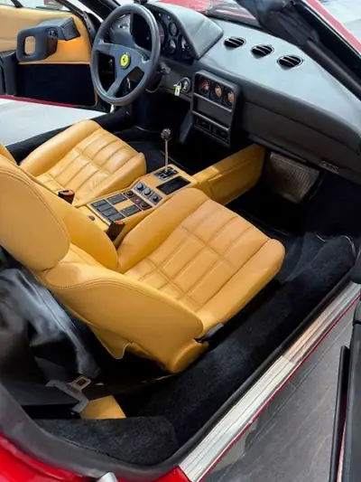 Ferrari 328 GTS — Cabriolet légendaire 1989, condition de collection exceptionnelle — Miniature 24