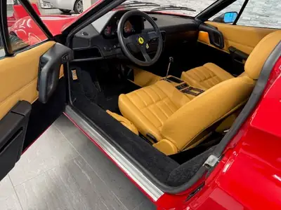 Ferrari 328 GTS — Cabriolet légendaire 1989, condition de collection exceptionnelle — Miniature 30