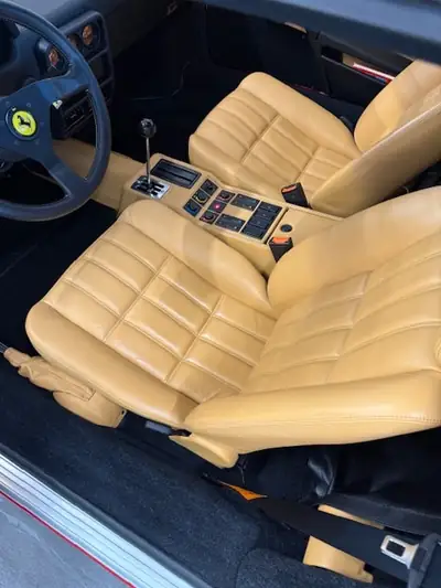 Ferrari 328 GTS — Cabriolet légendaire 1989, condition de collection exceptionnelle — Miniature 29
