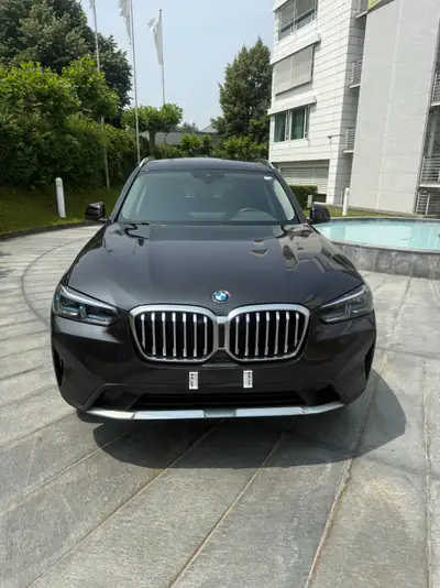 BMW X3 xDrive 30i M Sport — SUV sportif avec équipements premium et faible kilométrage — Seitenansicht