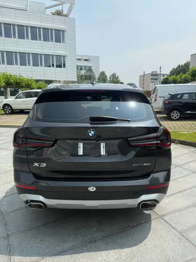 BMW X3 xDrive 30i M Sport — SUV sportif avec équipements premium et faible kilométrage — Miniatur 11