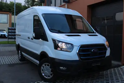 Ford E-Transit Van 350 L2 — Utilitaire électrique 184 ch, garantie 7 ans, charge utile 860 kg — vista posteriore