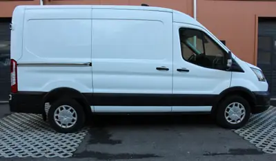 Ford E-Transit Van 350 L2 — Utilitaire électrique 184 ch, garantie 7 ans, charge utile 860 kg — interni