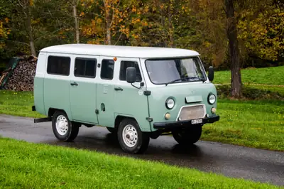 UAZ Buchanka 2206 — Le minibus légendaire 9 places, tout-terrain authentique — Seitenansicht