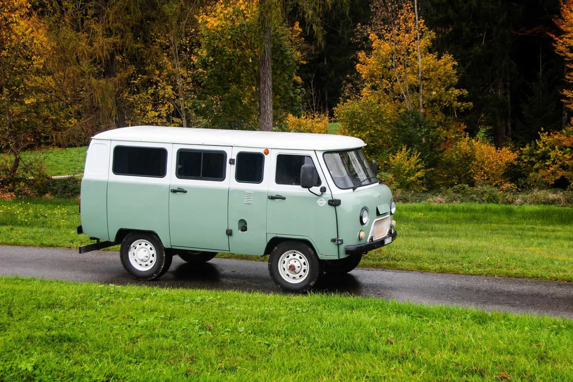 UAZ Buchanka 2206 — Le minibus légendaire 9 places, tout-terrain authentique — Außenansicht