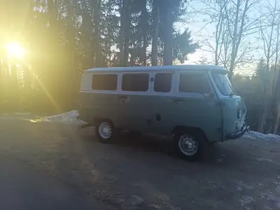 UAZ Buchanka 2206 — Le minibus légendaire 9 places, tout-terrain authentique — Innenraum