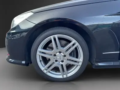 Mercedes-Benz E 500 Coupé — Motorisation V8 puissante, première main impeccable — Thumbnail 9