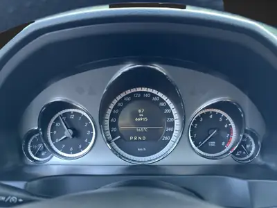 Mercedes-Benz E 500 Coupé — Motorisation V8 puissante, première main impeccable — Thumbnail 11