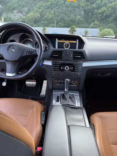Mercedes-Benz E 500 Coupé — Motorisation V8 puissante, première main impeccable — Thumbnail 15