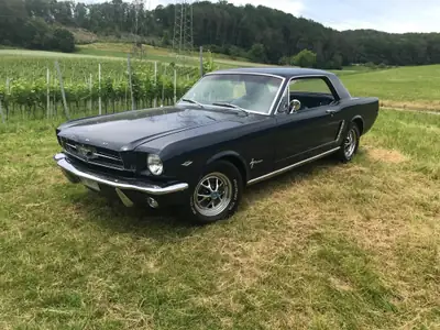 Ford Mustang Coupé 1964 — Légende américaine, 46'575 km, état exceptionnel — vista posteriore