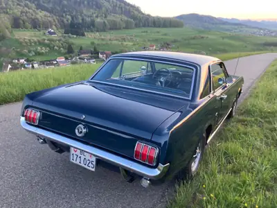 Ford Mustang Coupé 1964 — Légende américaine, 46'575 km, état exceptionnel — interni