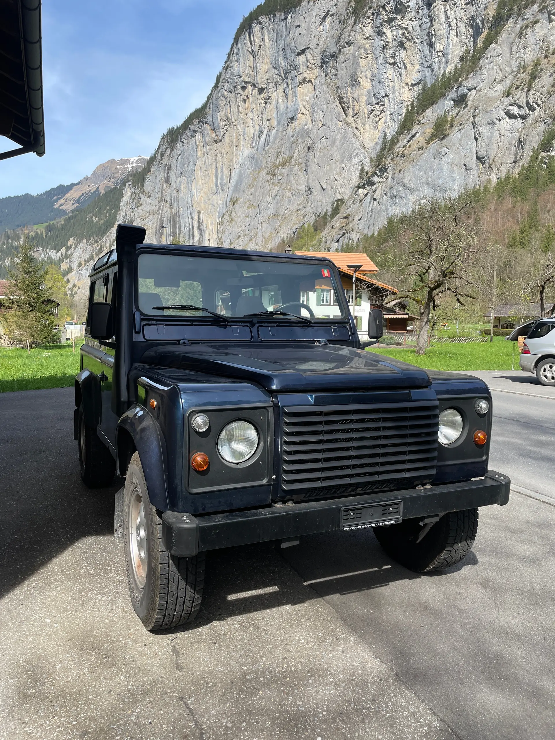 Land Rover Defender 90 SW — Légende 4x4 robuste, 300'000 km fiabilité éprouvée — Außenansicht