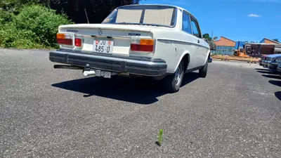 Volvo 242L 1976 — Coupé mythique de première main, authentique et préservé — côté