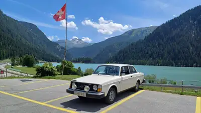 Volvo 242L 1976 — Coupé mythique de première main, authentique et préservé — vue extérieure
