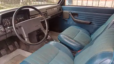 Volvo 242L 1976 — Coupé mythique de première main, authentique et préservé — intérieur
