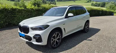 BMW X5 45e xDrive M Sport — SUV hybride rechargeable, 61 200 km, état impeccable — exterior view