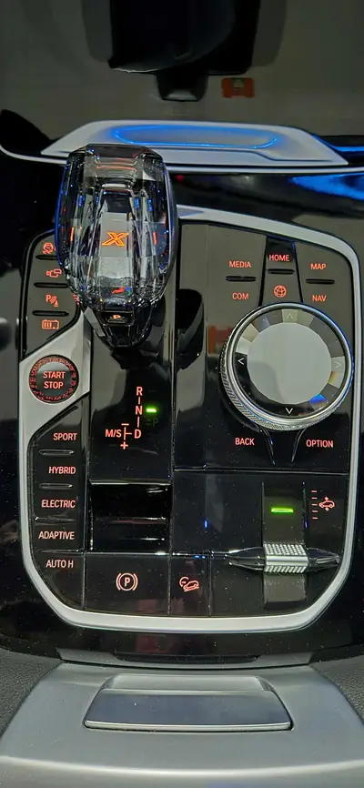 BMW X5 45e xDrive M Sport — SUV hybride rechargeable, 61 200 km, état impeccable — Thumbnail 19