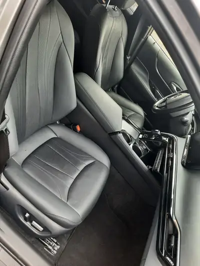 Toyota Mirai Fuel Cell Platinum — Technologie hydrogène zéro émission, garantie usine 2038 — Seitenansicht