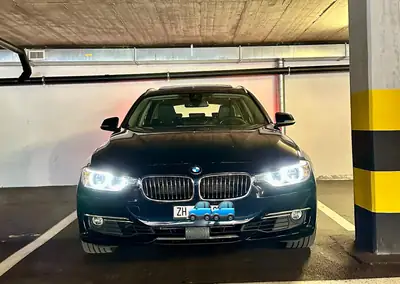 BMW 330d xDrive Touring — Break diesel performant, toit panoramique, MFK frais — vista posteriore