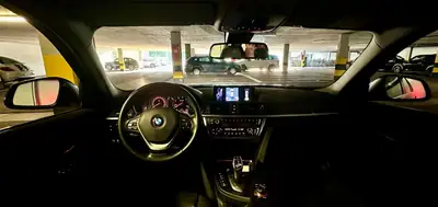 BMW 330d xDrive Touring — Break diesel performant, toit panoramique, MFK frais — interni