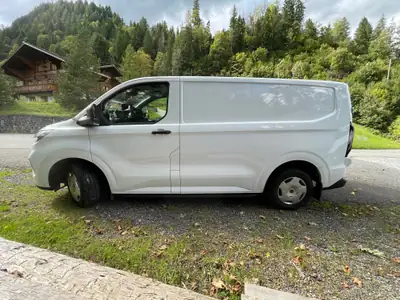 Ford Transit Custom 320 L1H1 — Utilitaire 4x4 diesel, équipé et peu kilométré — côté