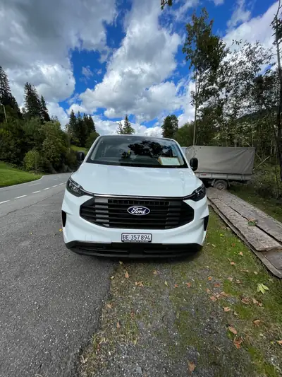 Ford Transit Custom 320 L1H1 — Utilitaire 4x4 diesel, équipé et peu kilométré — vue extérieure