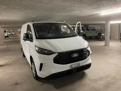 Ford Transit Custom 320 L1H1 — Utilitaire 4x4 diesel, équipé et peu kilométré — détail