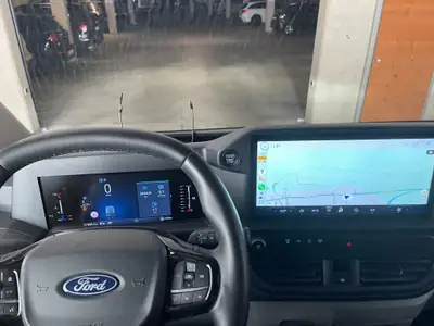 Ford Transit Custom 320 L1H1 — Utilitaire 4x4 diesel, équipé et peu kilométré — Miniature 10