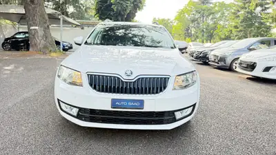Skoda Octavia Combi 2.0 TDI 4×4 — Monospace diesel robuste, transmission DSG, 179'000 km — vue extérieure