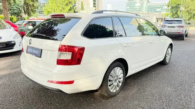 Skoda Octavia Combi 2.0 TDI 4×4 — Monospace diesel robuste, transmission DSG, 179'000 km — détail