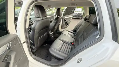 Skoda Octavia Combi 2.0 TDI 4×4 — Monospace diesel robuste, transmission DSG, 179'000 km — Miniature 12