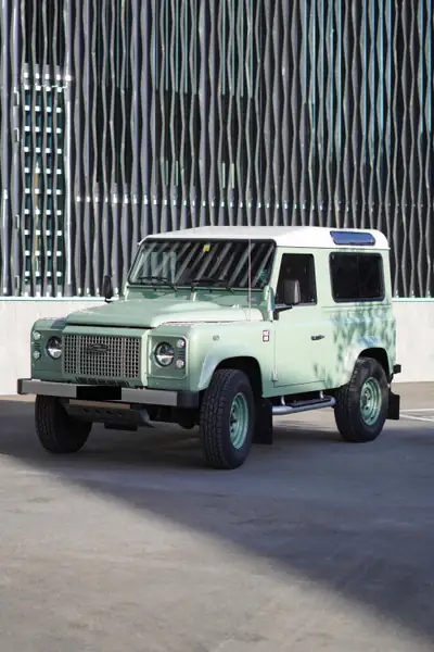Land Rover Defender 90 Heritage — Le 4x4 légendaire, diesel robuste et authentique — vue extérieure