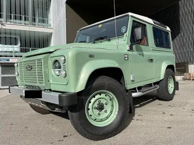 Land Rover Defender 90 Heritage — Le 4x4 légendaire, diesel robuste et authentique — côté