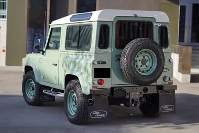 Land Rover Defender 90 Heritage — Le 4x4 légendaire, diesel robuste et authentique — détail
