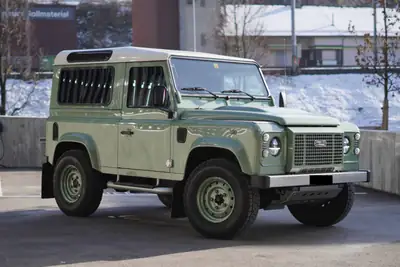 Land Rover Defender 90 Heritage — Le 4x4 légendaire, diesel robuste et authentique — intérieur