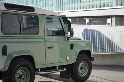 Land Rover Defender 90 Heritage — Le 4x4 légendaire, diesel robuste et authentique — tableau de bord