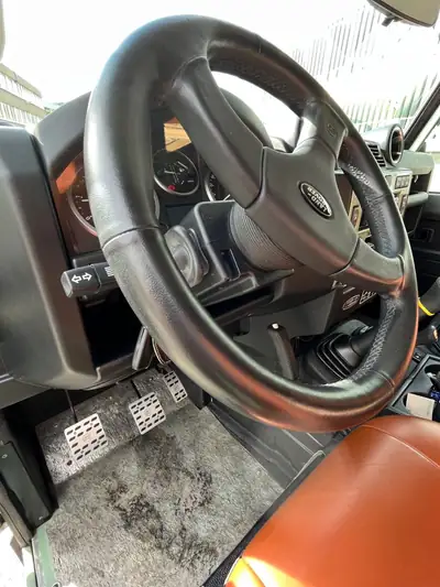Land Rover Defender 90 Heritage — Le 4x4 légendaire, diesel robuste et authentique — Miniature 7