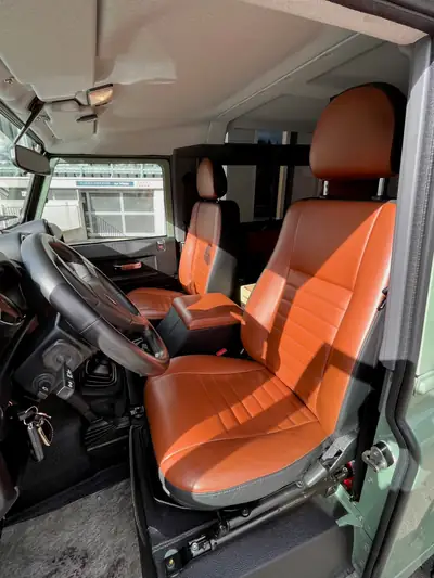 Land Rover Defender 90 Heritage — Le 4x4 légendaire, diesel robuste et authentique — Miniature 8