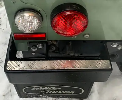 Land Rover Defender 90 Heritage — Le 4x4 légendaire, diesel robuste et authentique — Miniature 16