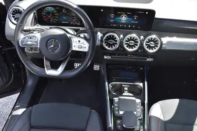 Mercedes-Benz GLB 35 AMG — SUV 7 places sportif, 306 ch et toit panoramique — Thumbnail 14