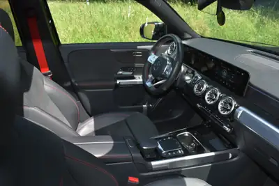 Mercedes-Benz GLB 35 AMG — SUV 7 places sportif, 306 ch et toit panoramique — Thumbnail 17