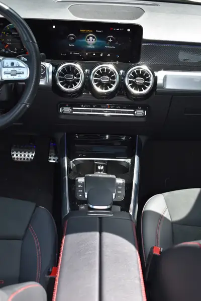 Mercedes-Benz GLB 35 AMG — SUV 7 places sportif, 306 ch et toit panoramique — Thumbnail 16